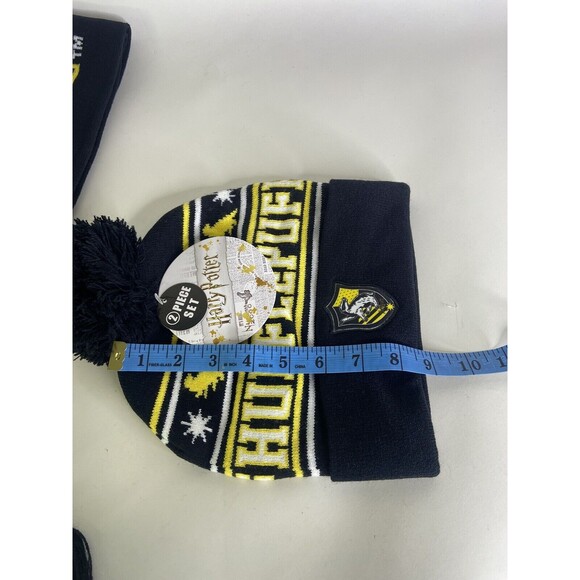 Harry Potter Hufflepuff Logo Knit Cuff Pom Beanie Hat Cap and Scarf Set 2 Piece - Picture 5 of 12